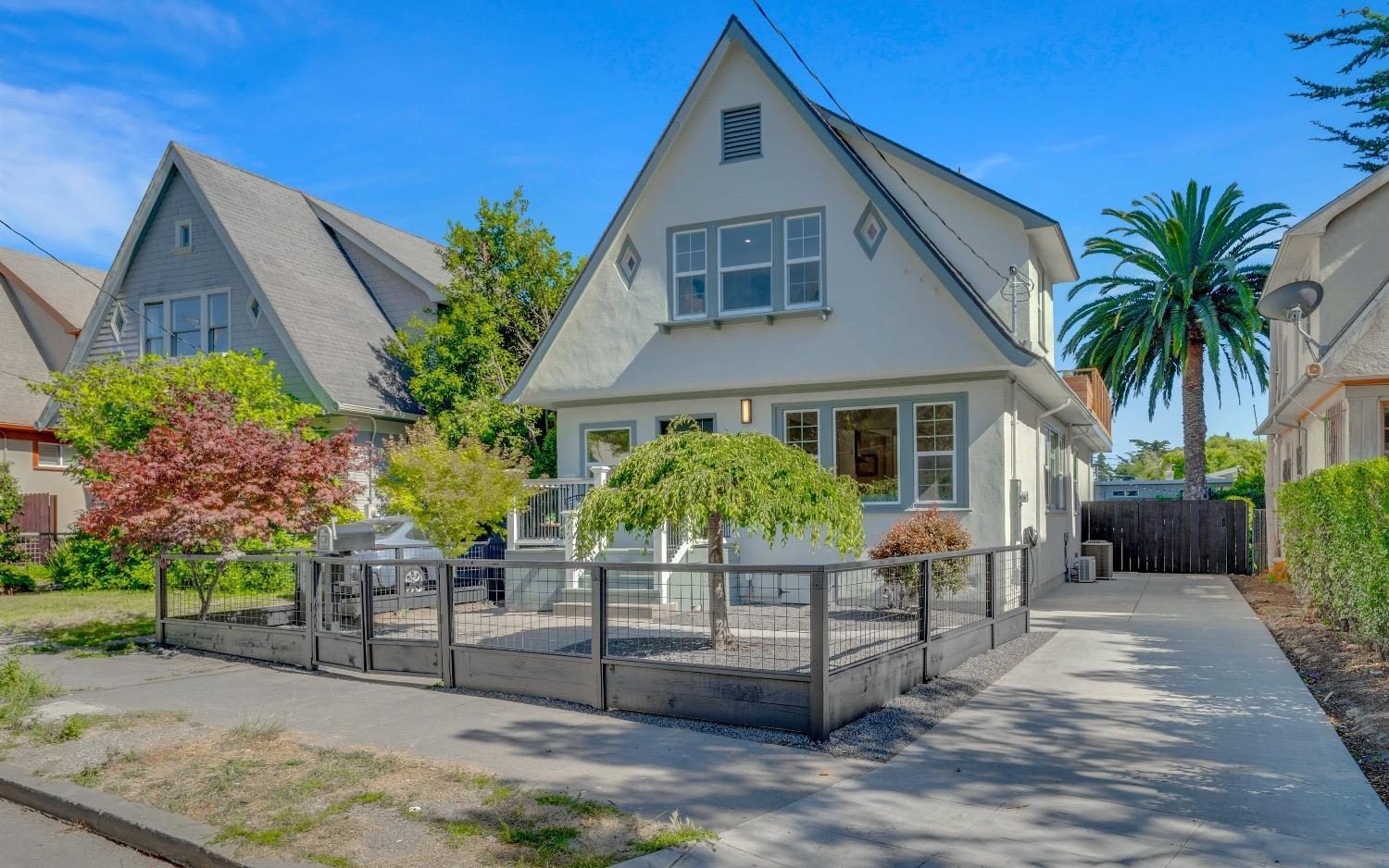 Residence 02 from the street after the renovation