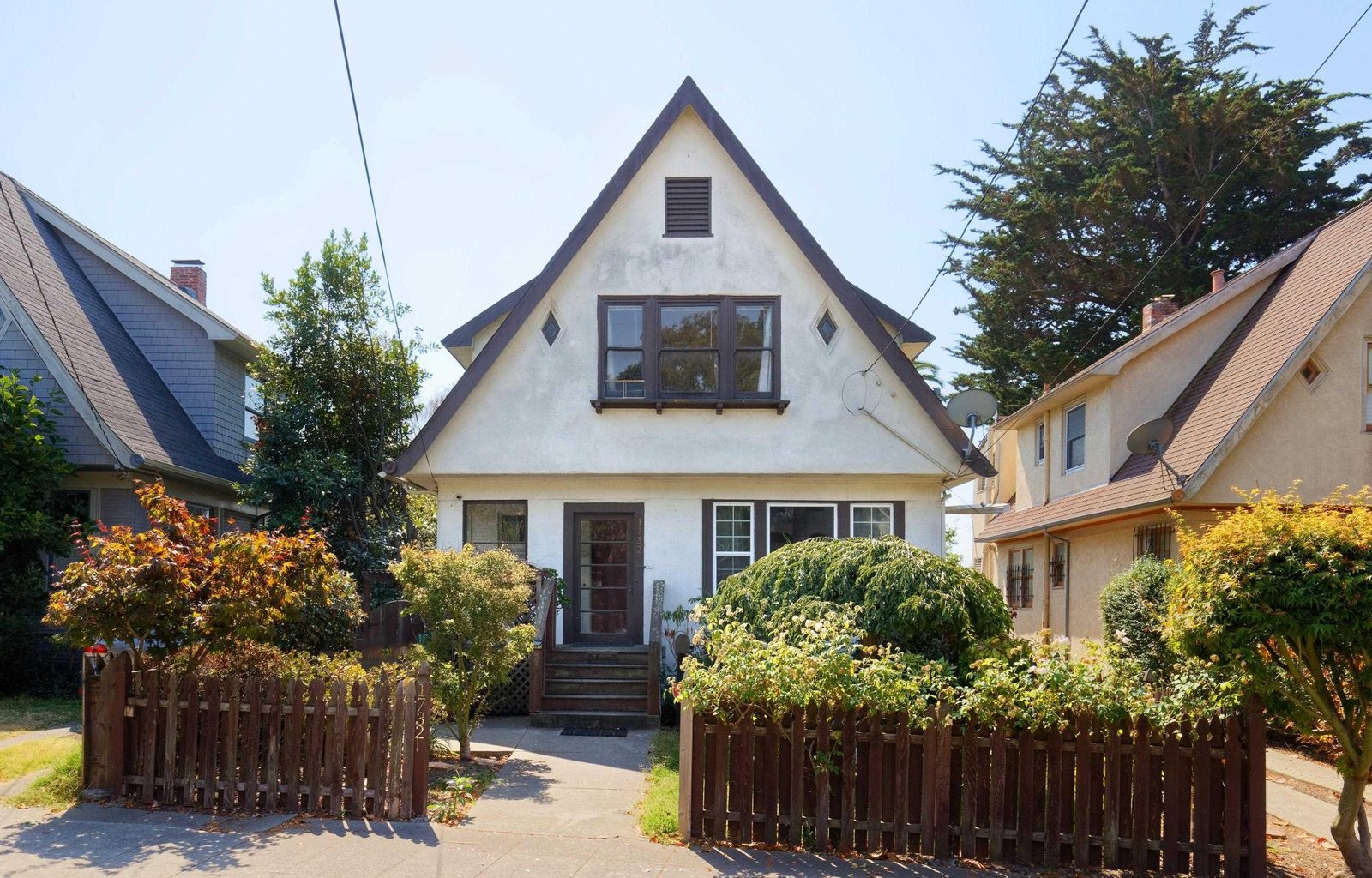 The house from the street before the renovation