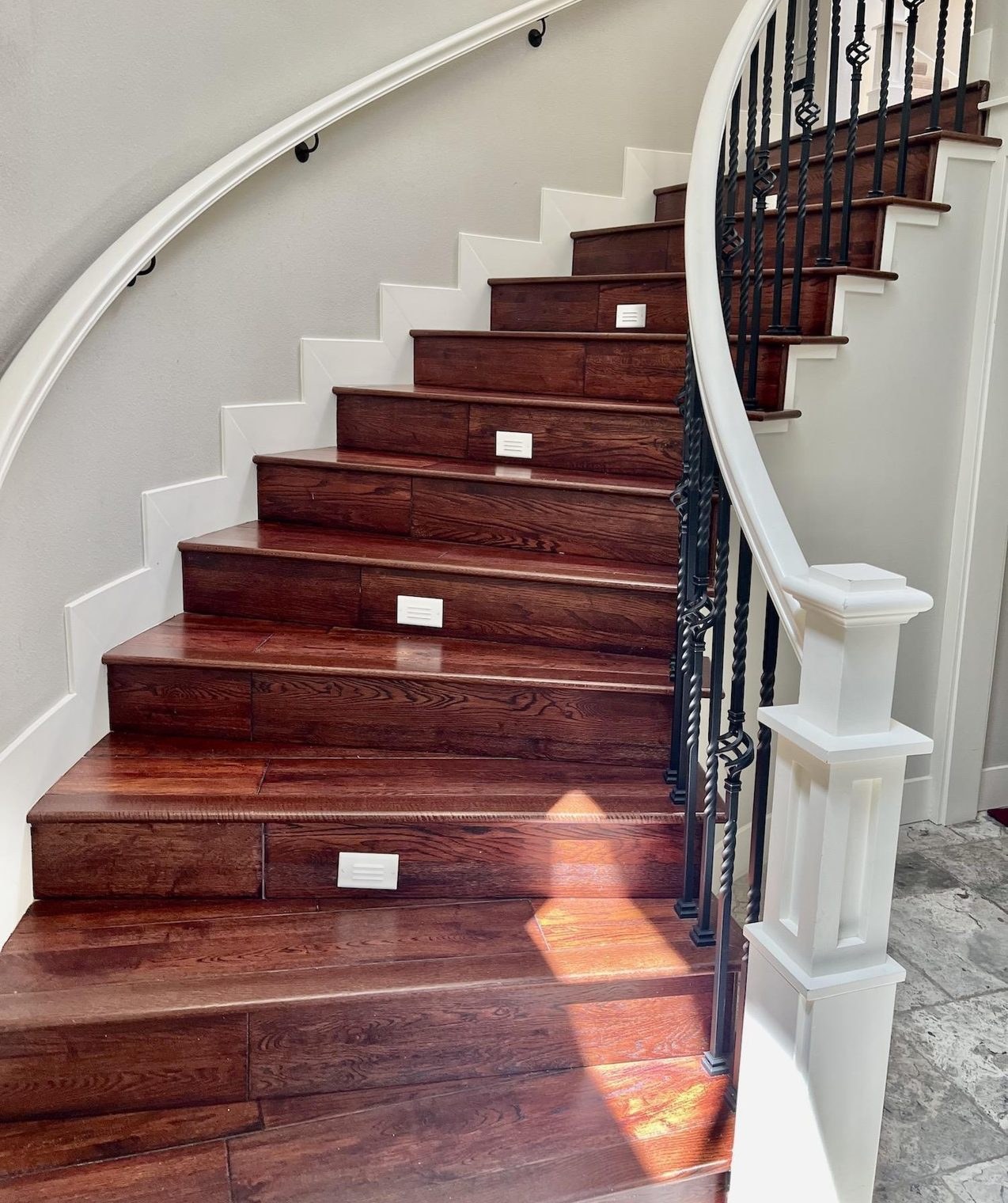 The curved stair before
