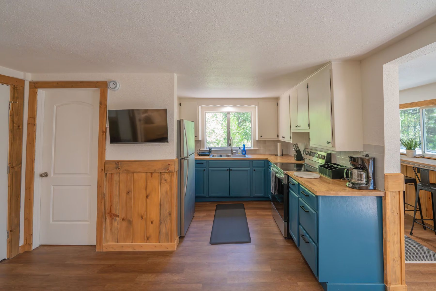 The kitchen with deep blue lower cabinets